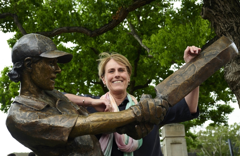 Cathy Weiszmann – Bronze Commission of famed Australian cricketer Belinda Clark unveiled at the SCG