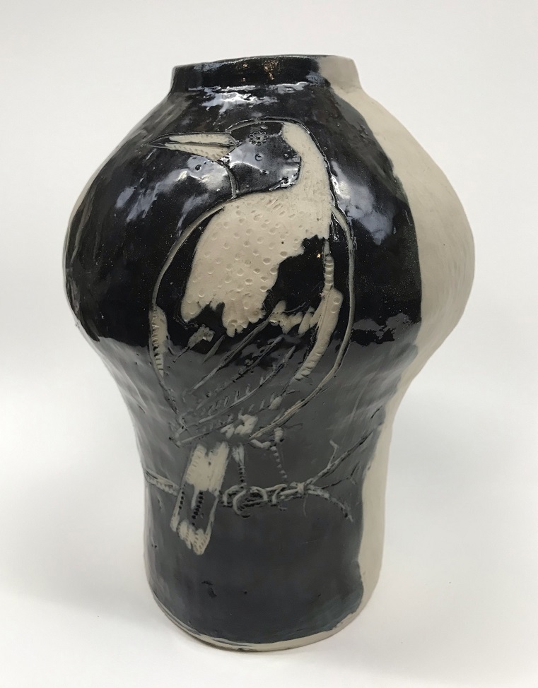 Vessel with magpie